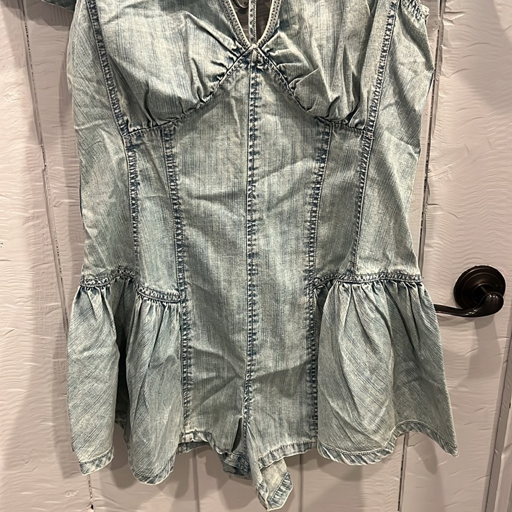 We The Free Light Blue Denim Romper Size M NWT - Picture 3 of 10